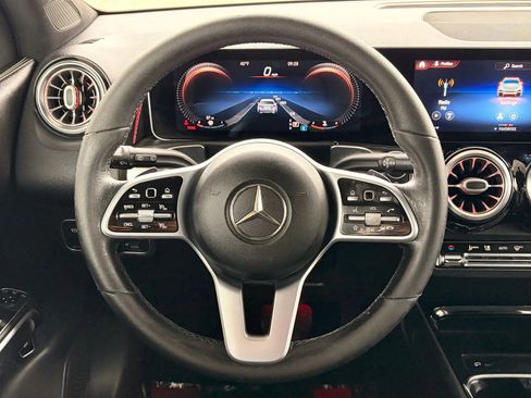 Used 2021 Mercedes-Benz GLB 250 4MATIC image 27