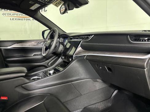 Used 2024 Jeep Grand Cherokee Limited RWD image 32