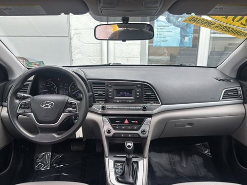 Used 2018 Hyundai Elantra SE FWD image 22