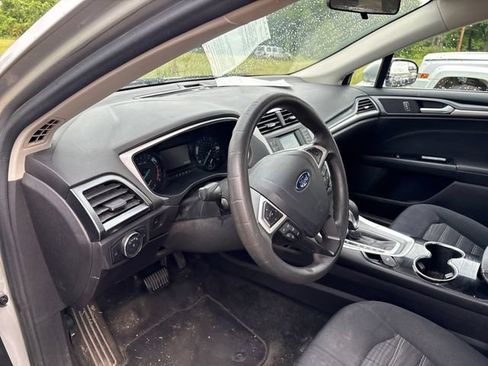 Used 2016 Ford Fusion SE FWD image 8