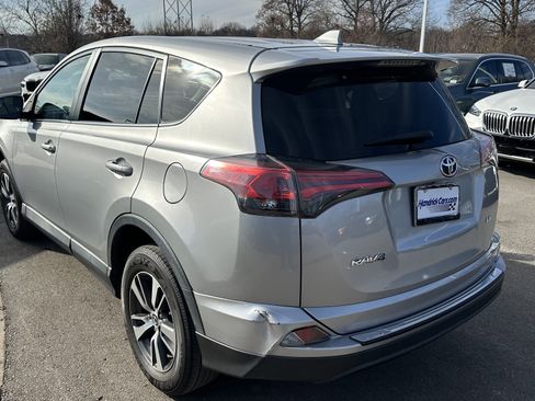 Used 2018 Toyota RAV4 LE image 8