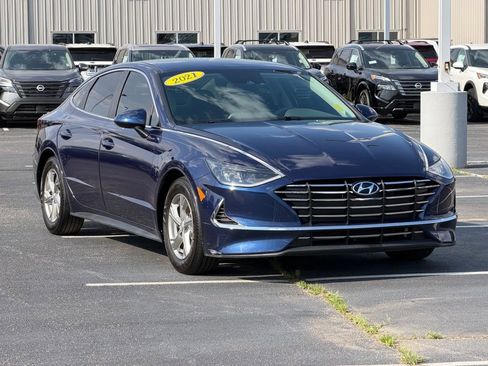 Used 2021 Hyundai Sonata SE w/ Preferred Accessory Package FWD image 2