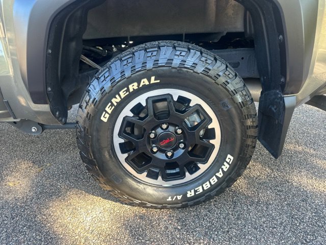 Used 2025 Toyota Tacoma TRD Off-Road w/ TRD Off Road Premium Package AWD/4WD image 14