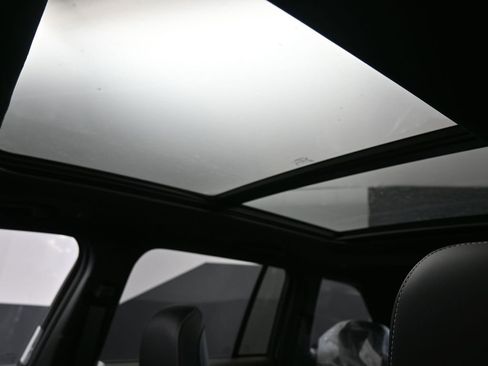 New 2025 Jeep Grand Cherokee Limited w/ Trailer Tow Package image 21