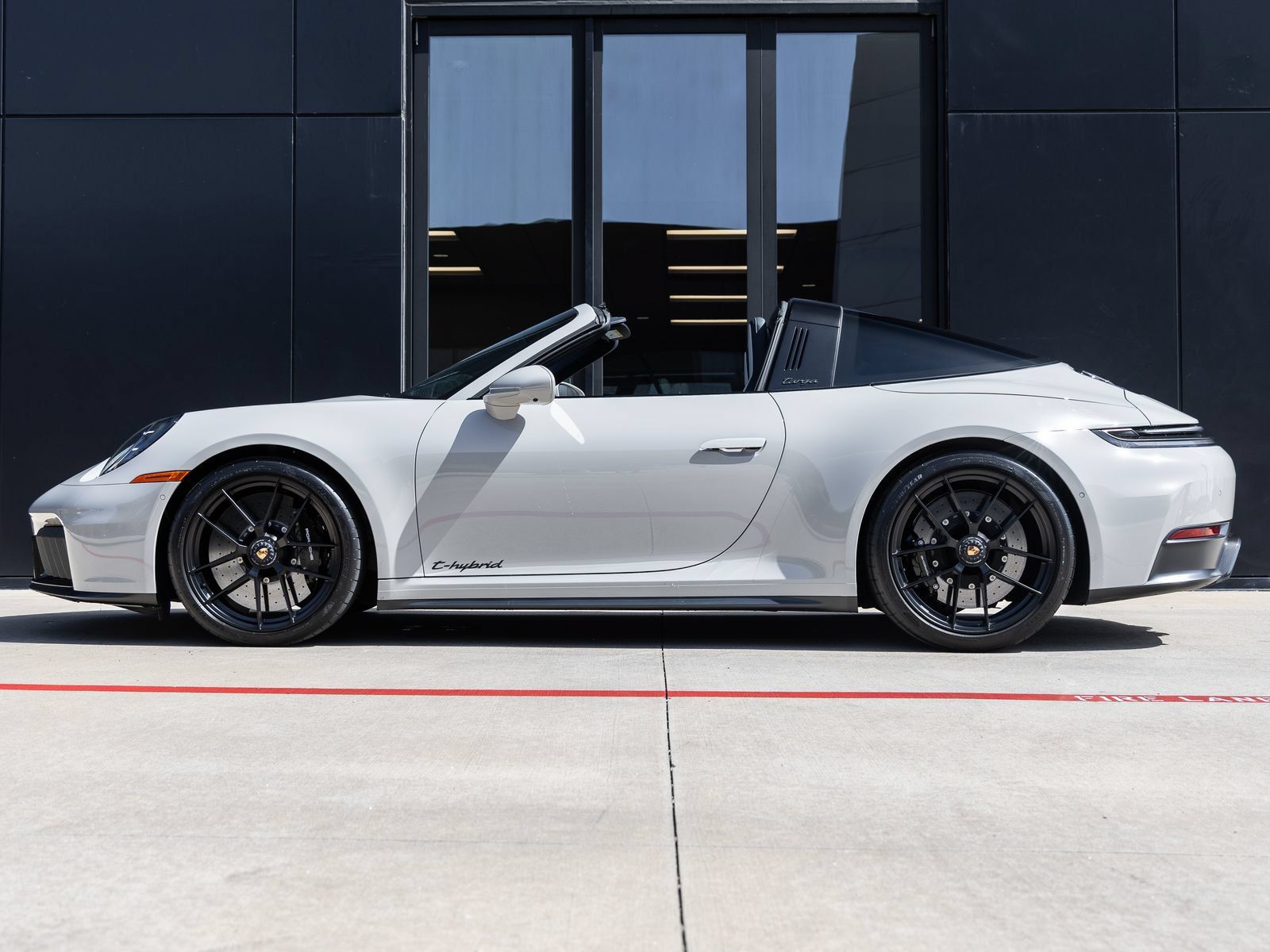 Certified 2025 Porsche 911 Targa 4 GTS AWD/4WD image 2