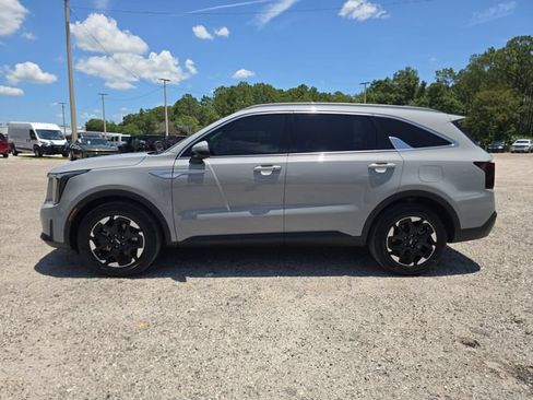 Used 2024 Kia Sorento S FWD image 6