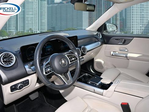 Used 2022 Mercedes-Benz GLB 250 w/ Premium Package Lite image 5