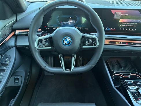 Used 2025 BMW i5 xDrive40 w/ Executive Package image 18