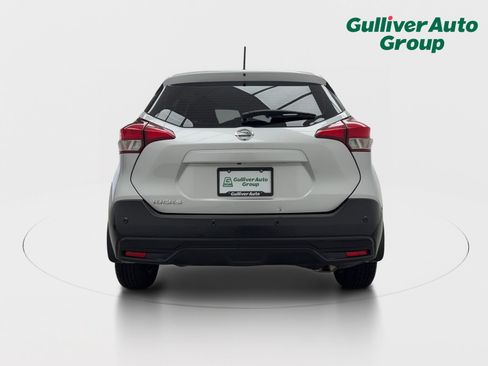 Used 2020 Nissan Kicks S FWD image 7