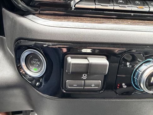 Used 2025 GMC Sierra 1500 Elevation image 13