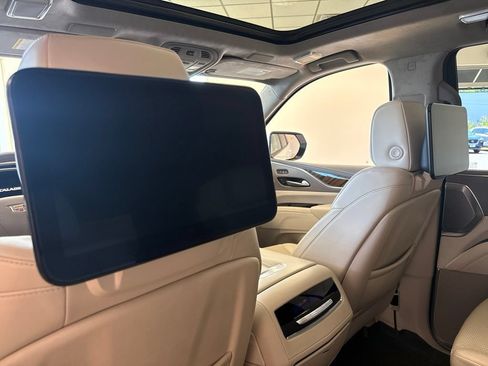 Used 2022 Cadillac Escalade Sport Platinum AWD/4WD image 16