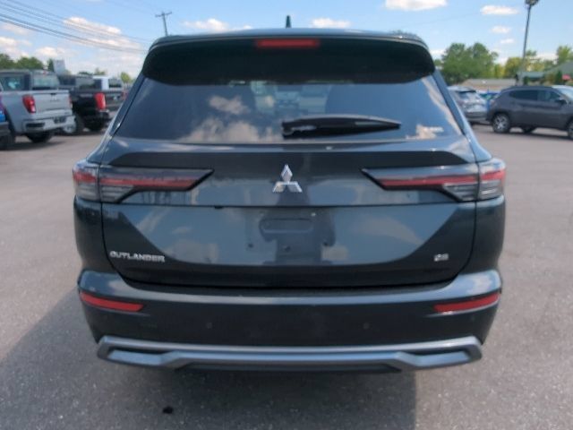Used 2025 Mitsubishi Outlander SE AWD/4WD image 32