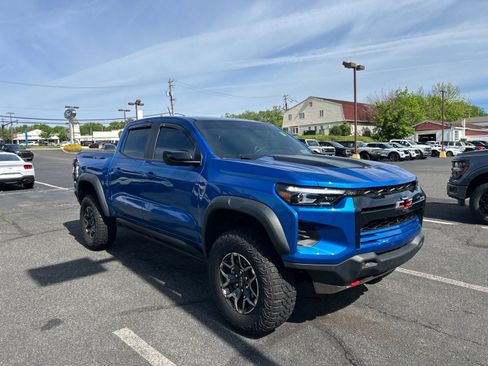 Used 2024 Chevrolet Colorado ZR2 w/ ZR2 Convenience Package III AWD/4WD image 3