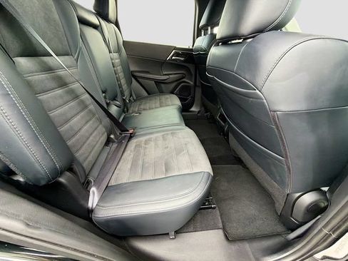 Used 2024 Mitsubishi Outlander SE FWD image 28