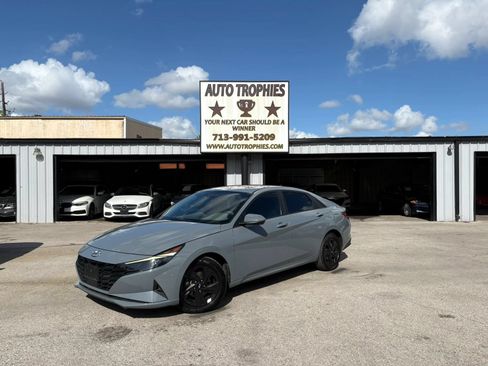 Used 2021 Hyundai Elantra SEL w/ Convenience Package FWD image 1