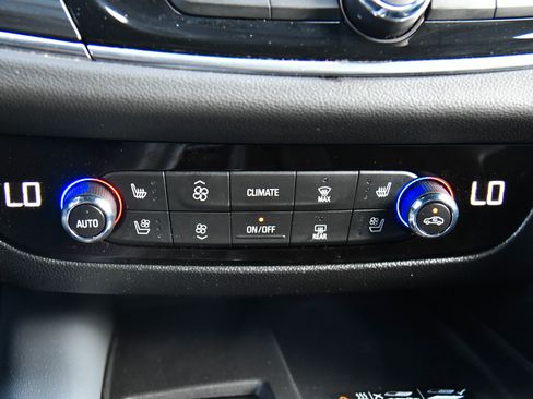 Used 2024 Buick Enclave Premium image 28