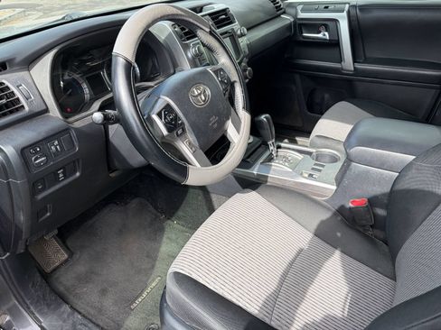 Used 2018 Toyota 4Runner SR5 AWD/4WD image 10