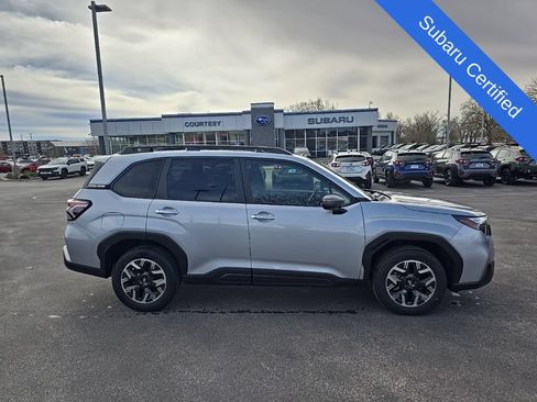 Used 2025 Subaru Forester Premium AWD/4WD image 1