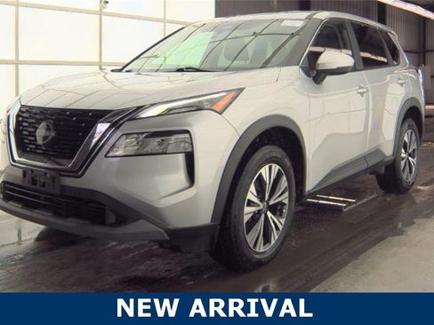 Used 2022 Nissan Rogue SV image 1