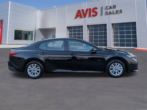 Used 2025 Toyota Camry LE image 5
