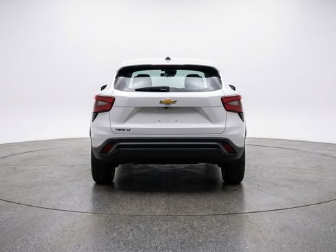 Used 2025 Chevrolet Trax LT FWD image 7