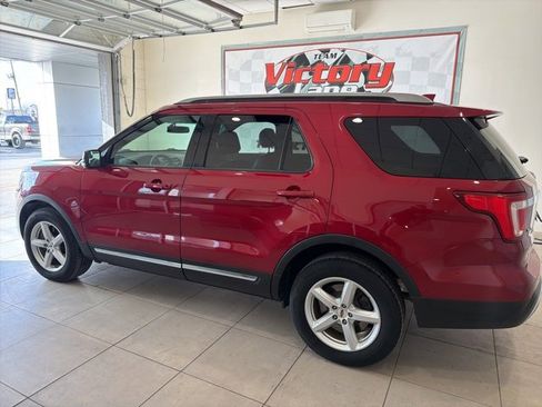 Used 2016 Ford Explorer XLT w/ Equipment Group 202A image 6