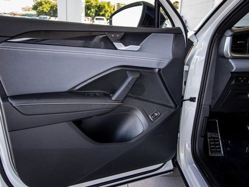 New 2026 Volkswagen Tiguan SE R-Line image 26