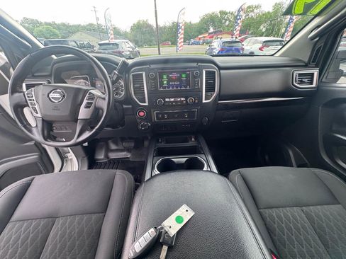 Used 2019 Nissan Titan SV w/ SV Convenience Package AWD/4WD image 19