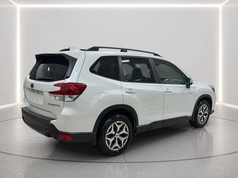 Used 2020 Subaru Forester Premium AWD/4WD image 5