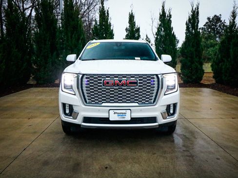 Used 2021 GMC Yukon XL Denali image 3