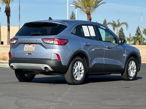 Used 2022 Ford Escape SE FWD image 3