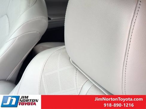 Used 2021 Toyota Highlander Platinum FWD image 16