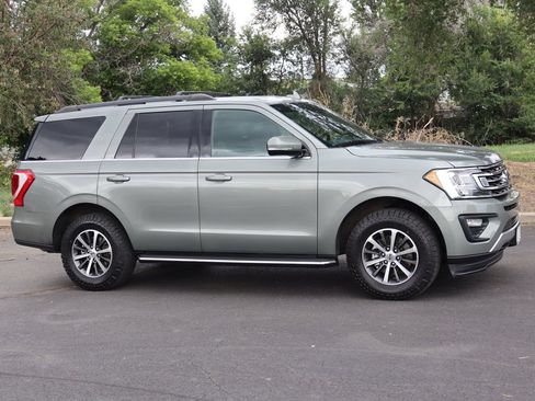 Used 2019 Ford Expedition XLT w/ Equipment Group 202A AWD/4WD image 2