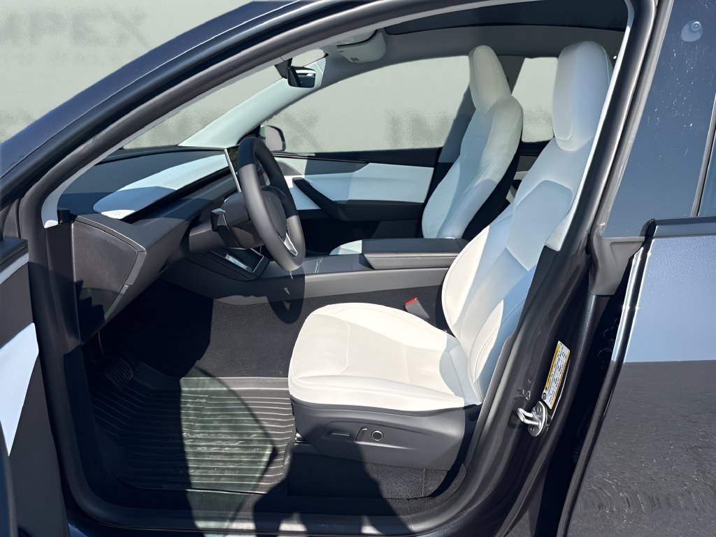 Used 2026 Tesla Model Y Long Range RWD image 9