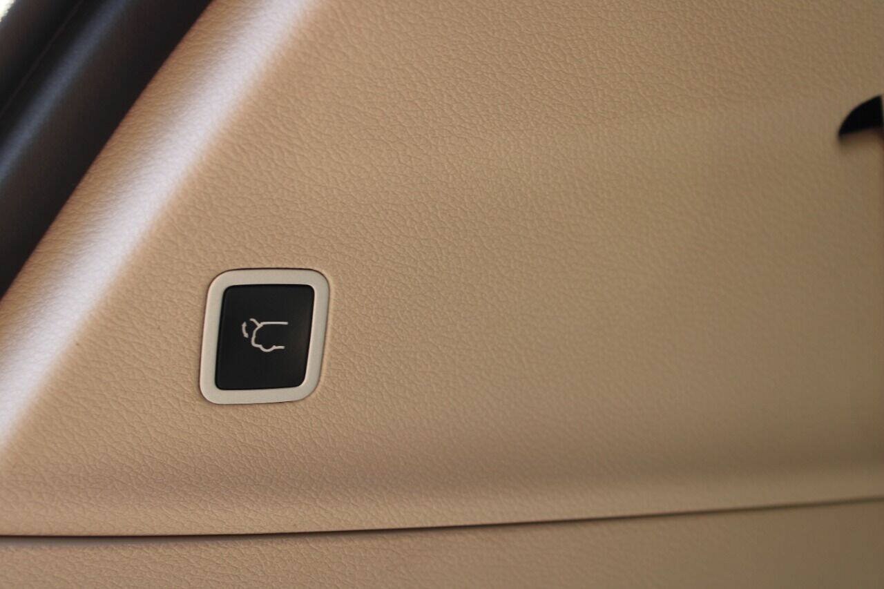 Used 2020 Chrysler Pacifica Touring-L FWD image 25