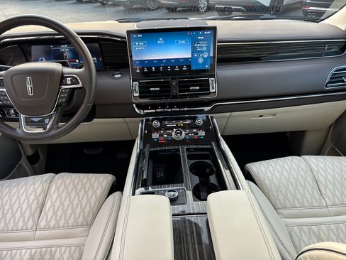 Certified 2024 Lincoln Navigator Black Label image 29