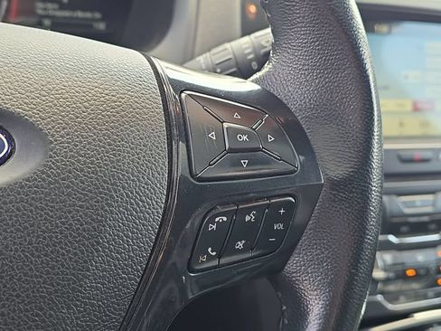 Used 2018 Ford Explorer XLT w/ Equipment Group 202A AWD/4WD image 12