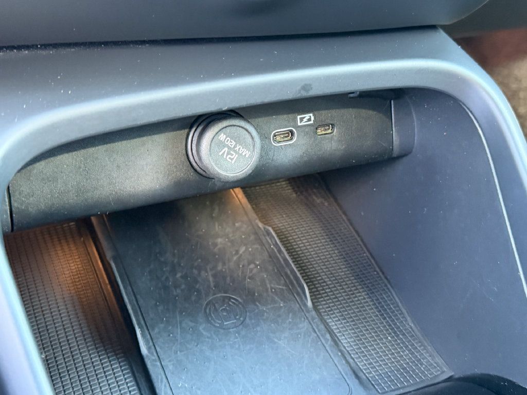 Certified 2023 Volvo XC40 Recharge Plus AWD/4WD image 35