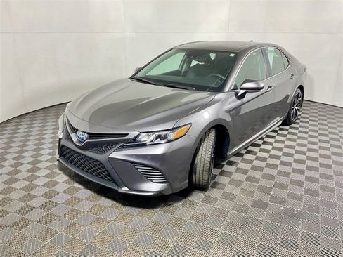 Used 2020 Toyota Camry SE image 9