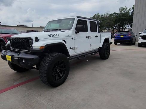 Used 2024 Jeep Gladiator Sport AWD/4WD image 4