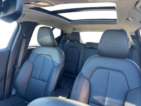 Certified 2025 Volvo XC40 B5 Core image 22