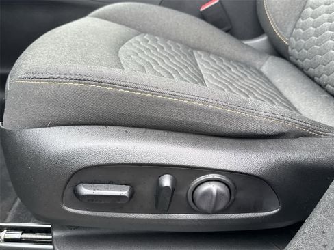 Used 2021 Chevrolet Equinox LT image 12