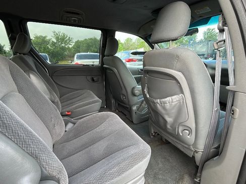 Used 2004 Chrysler Town & Country Touring FWD image 18
