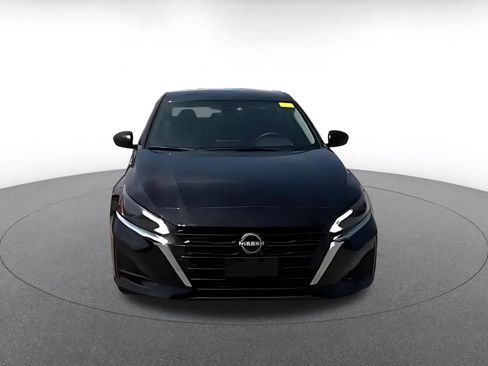 Used 2025 Nissan Altima 2.5 SV FWD image 3