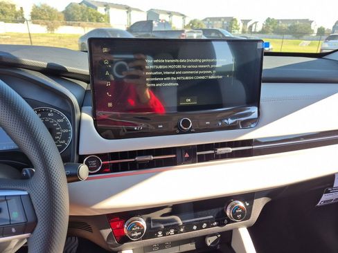 New 2026 Mitsubishi Outlander SE image 39