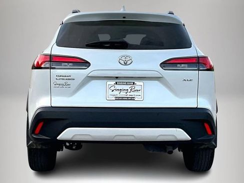Used 2024 Toyota Corolla Cross XLE w/ Convenience Package image 6