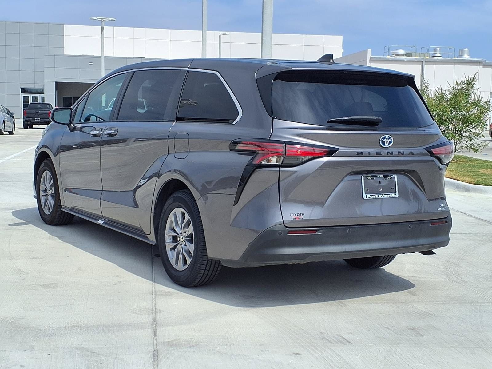 Used 2022 Toyota Sienna XLE FWD image 7