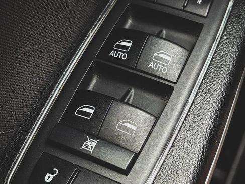 Used 2019 Dodge Charger SXT AWD/4WD image 7