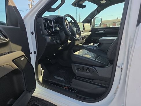 Certified 2025 Chevrolet Silverado 2500 ZR2 w/ Technology Package AWD/4WD image 14