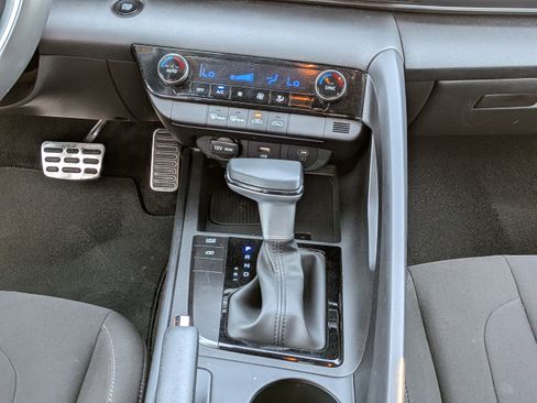 Certified 2025 Hyundai Elantra Sport image 18